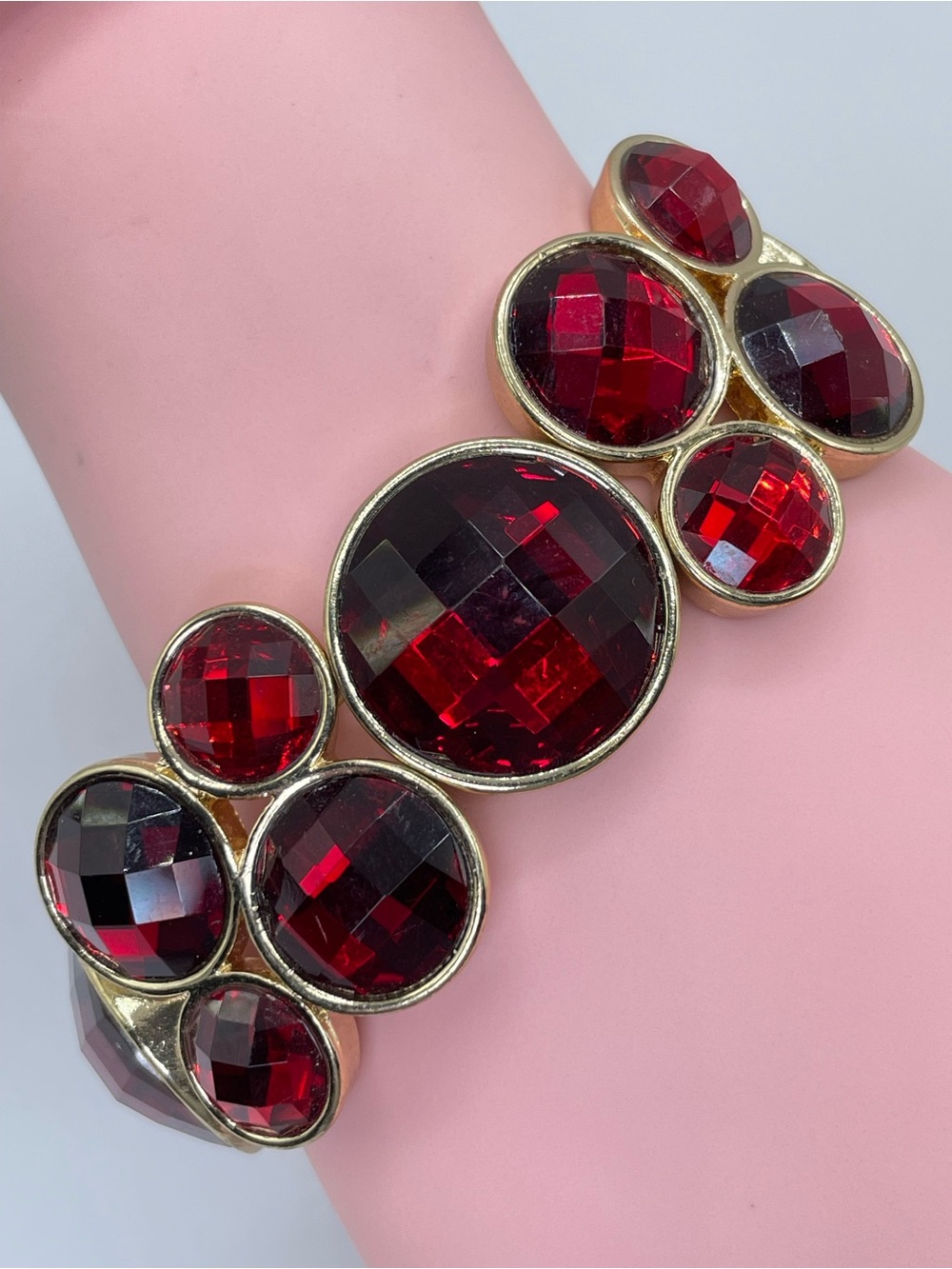 Gold Tone Red Faceted Acrylic Stone Stretch Bracelet Chunky Statement Jewelry